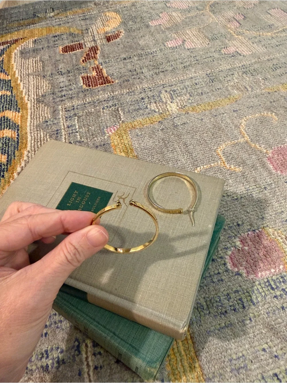 Vintage Coach Gold Tone Hoop Earrings Signed Logo Band AS-IS One Clasp Broken - Picture 5 of 5